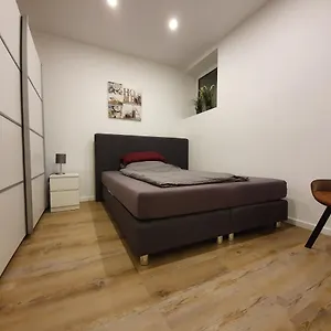 https://1-zimmer-apartment-ratingen-ost.topcolognehotels.com